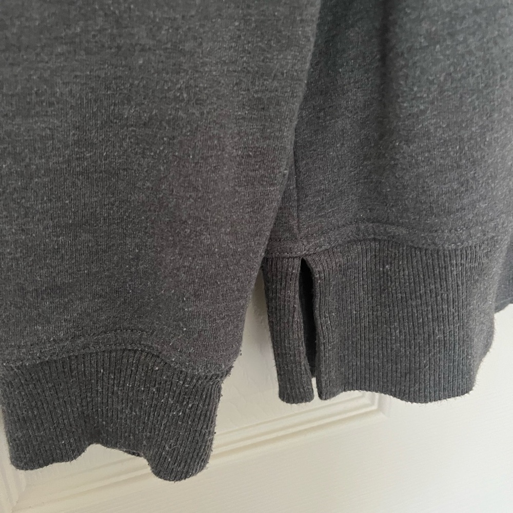 GAP Women’s Gray Crewneck Sweatshirt - Picture 4 of 6